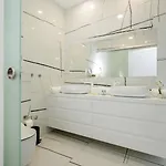 Ramarin Iii With Infinity Heated Pool, Jacuzzi And Sauna By The Sea In *