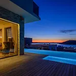 Ramarin Iii With Infinity Heated Pool, Jacuzzi And Sauna By The Sea In Villa