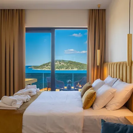 Villa Ramarin Iii With Infinity Heated Pool, Jacuzzi And Sauna By The Sea In Rogoznica *