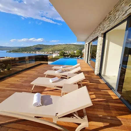 Ramarin Iii With Infinity Heated Pool, Jacuzzi And Sauna By The Sea In Villa Rogoznica (Sibenik-Knin)