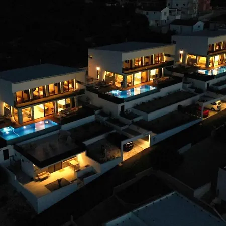 Ramarin Iii With Infinity Heated Pool, Jacuzzi And Sauna By The Sea In Villa Rogoznica (Sibenik-Knin)