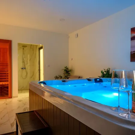 Ramarin Iii With Infinity Heated Pool, Jacuzzi And Sauna By The Sea In Rogoznica *