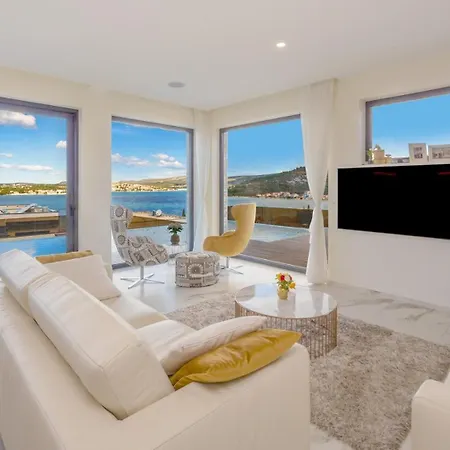 Villa Ramarin Iii With Infinity Heated Pool, Jacuzzi And Sauna By The Sea In