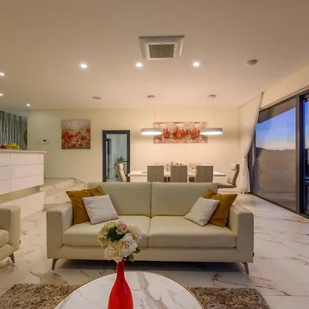 Ramarin Iii With Infinity Heated Pool, Jacuzzi And Sauna By The Sea In Villa