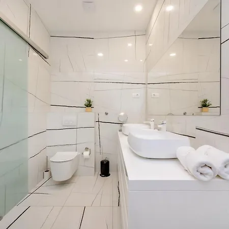 Villa Ramarin Iii With Infinity Heated Pool, Jacuzzi And Sauna By The Sea In