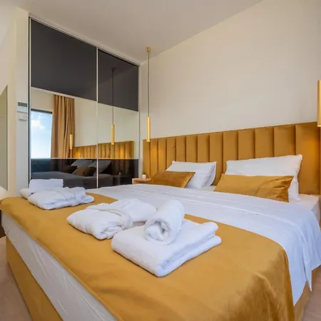 Villa Ramarin Iii With Infinity Heated Pool, Jacuzzi And Sauna By The Sea In Rogoznica *