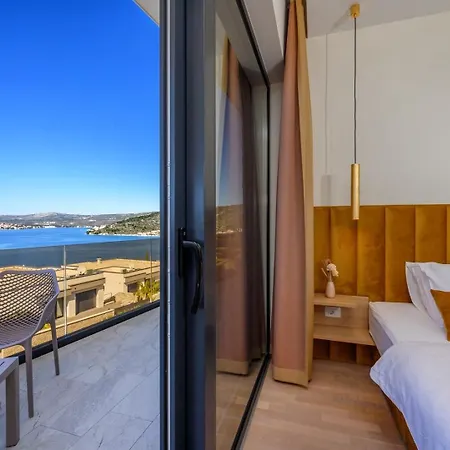 Ramarin Iii With Infinity Heated Pool, Jacuzzi And Sauna By The Sea In Villa Rogoznica (Sibenik-Knin)