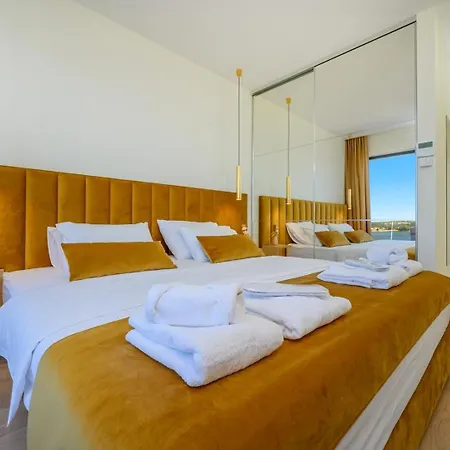 Ramarin Iii With Infinity Heated Pool, Jacuzzi And Sauna By The Sea In Rogoznica (Sibenik-Knin)