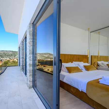 Ramarin Iii With Infinity Heated Pool, Jacuzzi And Sauna By The Sea In Rogoznica Villa