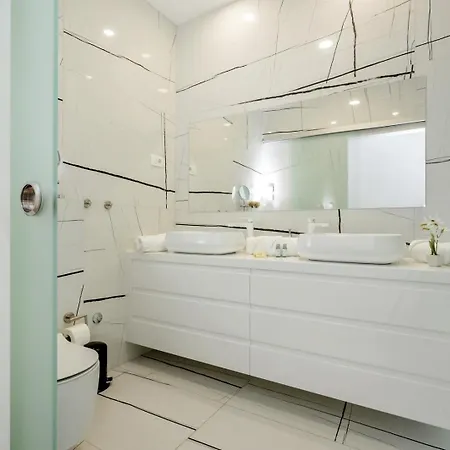 Ramarin Iii With Infinity Heated Pool, Jacuzzi And Sauna By The Sea In Rogoznica *