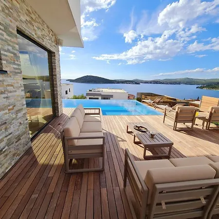 Ramarin Iii With Infinity Heated Pool, Jacuzzi And Sauna By The Sea In Rogoznica