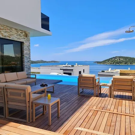 Ramarin Iii With Infinity Heated Pool, Jacuzzi And Sauna By The Sea In Villa Rogoznica (Sibenik-Knin)