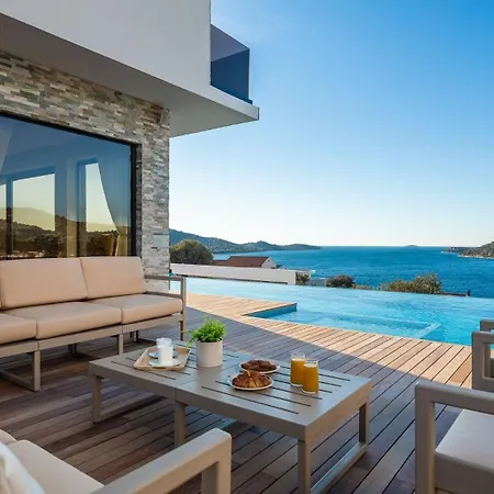 Villa Ramarin Iii With Infinity Heated Pool, Jacuzzi And Sauna By The Sea In Rogoznica