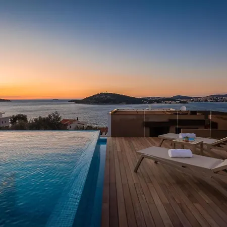 Ramarin Iii With Infinity Heated Pool, Jacuzzi And Sauna By The Sea In Rogoznica Villa