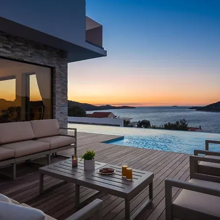 Villa Ramarin Iii With Infinity Heated Pool, Jacuzzi And Sauna By The Sea In Rogoznica (Sibenik-Knin)