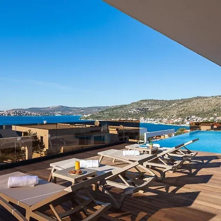 Ramarin Iii With Infinity Heated Pool, Jacuzzi And Sauna By The Sea In Rogoznica (Sibenik-Knin)