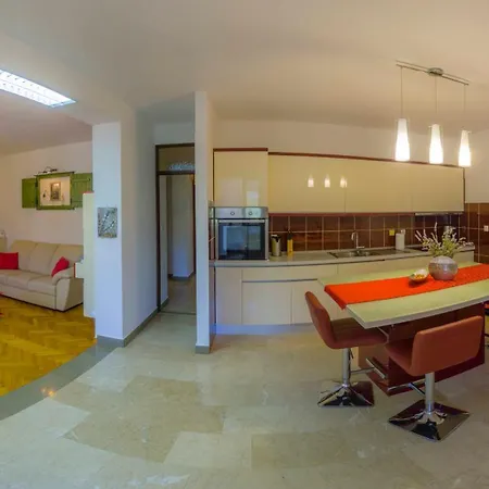 Villa Divina With Pool فيلة
