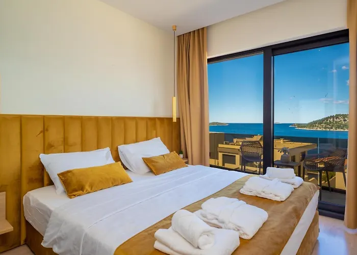 Ramarin Iii With Infinity Heated Pool, Jacuzzi And Sauna By The Sea In Villa Rogoznica (Sibenik-Knin)