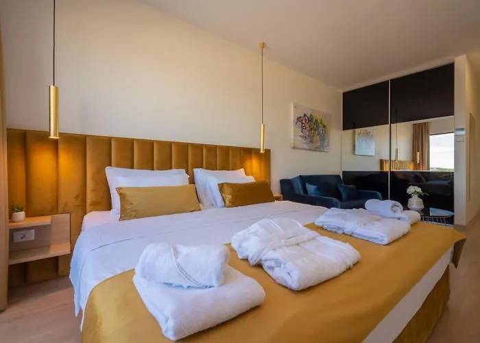 Ramarin Iii With Infinity Heated Pool, Jacuzzi And Sauna By The Sea In