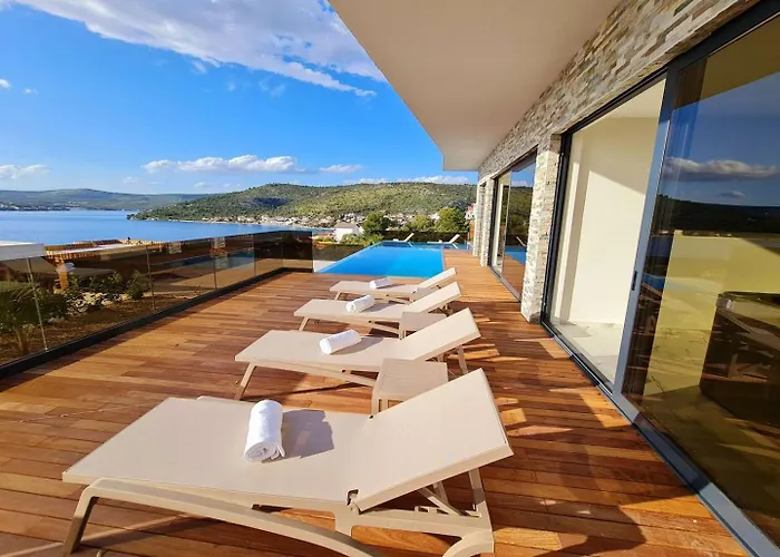 Ramarin Iii With Infinity Heated Pool, Jacuzzi And Sauna By The Sea In Villa Rogoznica (Sibenik-Knin)