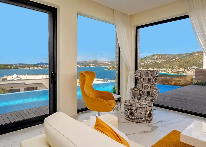 Ramarin Iii With Infinity Heated Pool, Jacuzzi And Sauna By The Sea In