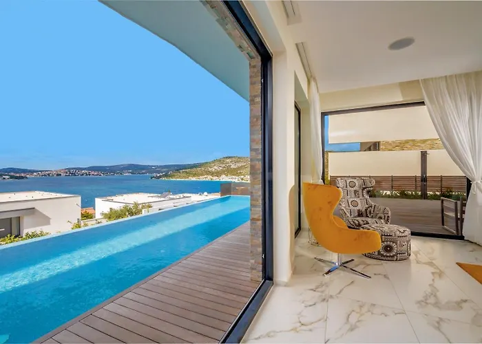 Ramarin Iii With Infinity Heated Pool, Jacuzzi And Sauna By The Sea In Villa
