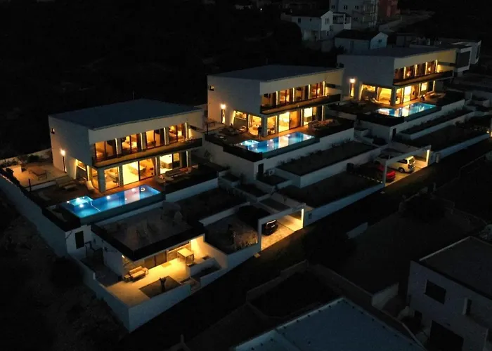 Ramarin Iii With Infinity Heated Pool, Jacuzzi And Sauna By The Sea In Villa Rogoznica (Sibenik-Knin)