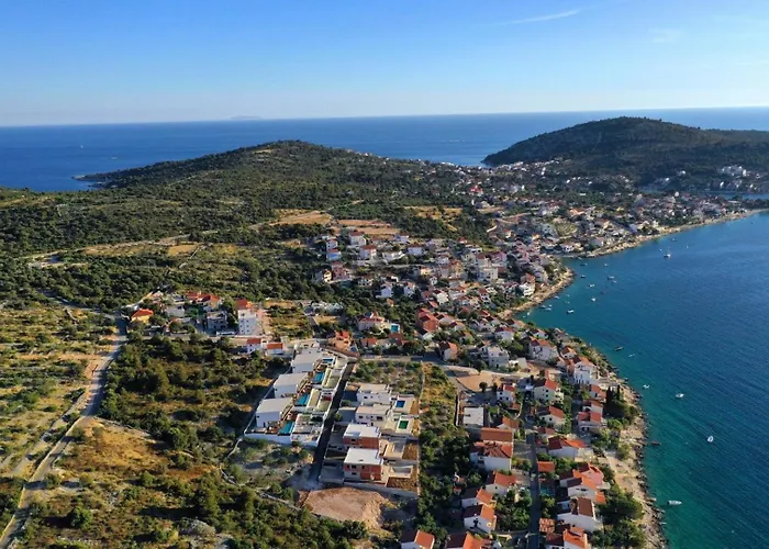 Ramarin Iii With Infinity Heated Pool, Jacuzzi And Sauna By The Sea In