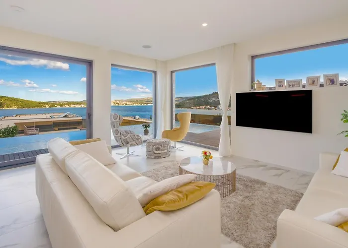 Villa Ramarin Iii With Infinity Heated Pool, Jacuzzi And Sauna By The Sea In