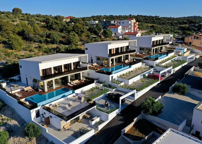 Ramarin Iii With Infinity Heated Pool, Jacuzzi And Sauna By The Sea In Villa Rogoznica (Sibenik-Knin)