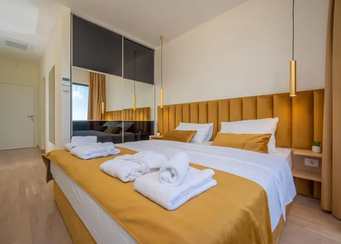 Villa Ramarin Iii With Infinity Heated Pool, Jacuzzi And Sauna By The Sea In *