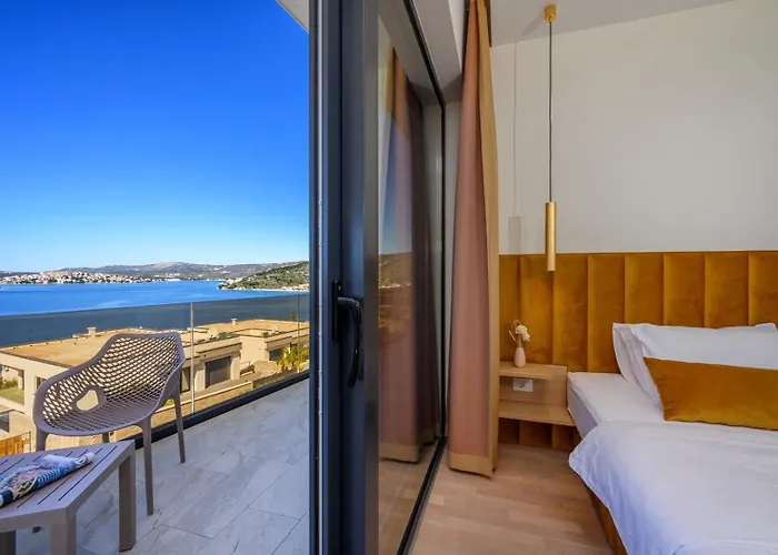 Ramarin Iii With Infinity Heated Pool, Jacuzzi And Sauna By The Sea In Villa Rogoznica (Sibenik-Knin)
