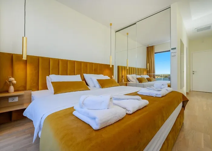 Ramarin Iii With Infinity Heated Pool, Jacuzzi And Sauna By The Sea In Rogoznica (Sibenik-Knin)