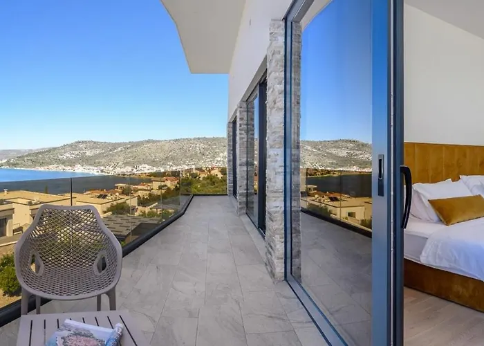 Ramarin Iii With Infinity Heated Pool, Jacuzzi And Sauna By The Sea In