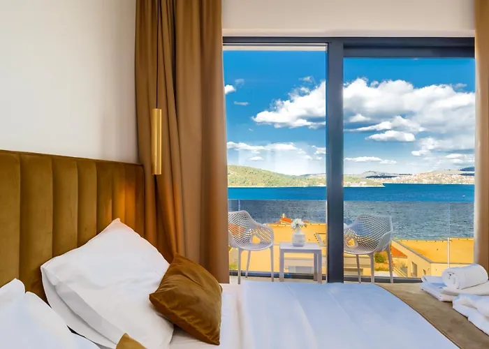 Villa Ramarin Iii With Infinity Heated Pool, Jacuzzi And Sauna By The Sea In Rogoznica (Sibenik-Knin)