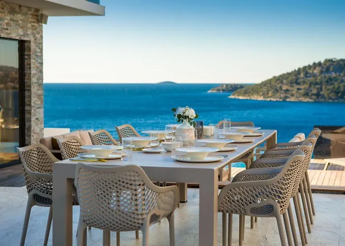 Ramarin Iii With Infinity Heated Pool, Jacuzzi And Sauna By The Sea In