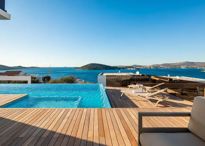 Ramarin Iii With Infinity Heated Pool, Jacuzzi And Sauna By The Sea In Villa *