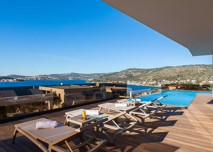 Ramarin Iii With Infinity Heated Pool, Jacuzzi And Sauna By The Sea In Rogoznica (Sibenik-Knin)